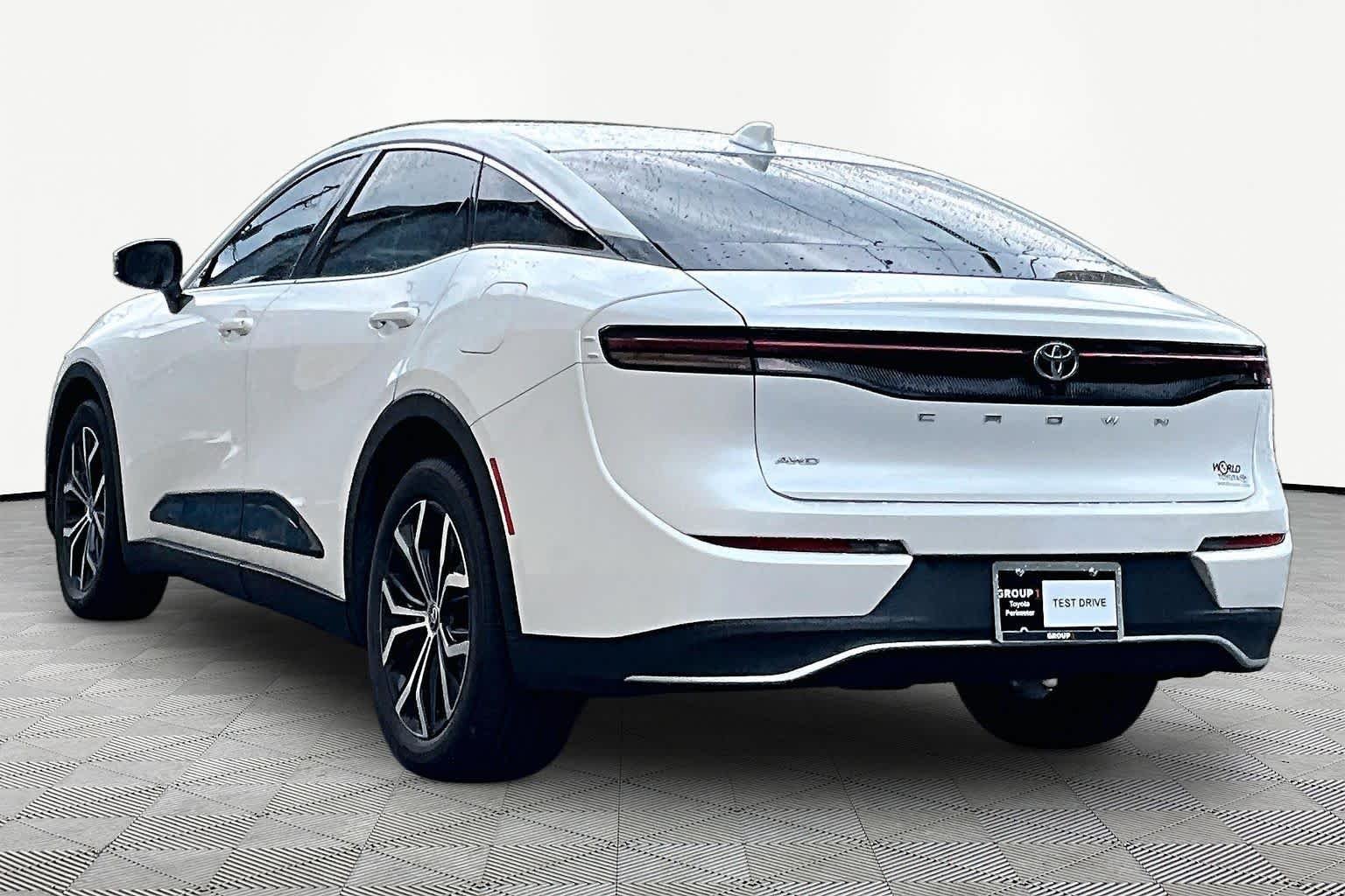 Used 2023 Oxygen White Toyota XLE image 12