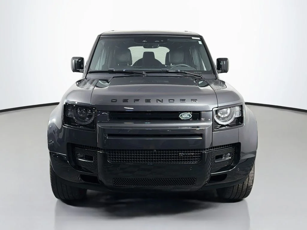 Used 2023 Gray Land Rover X-Dynamic SE image 2