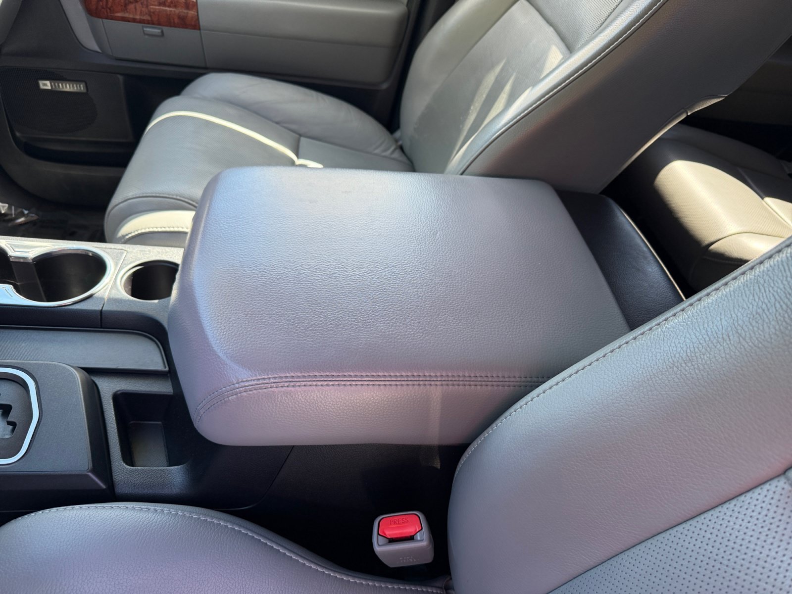 Used 2018 Blizzard Pearl Toyota Platinum image 14