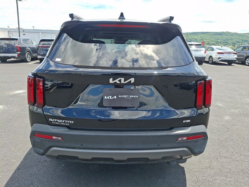 Used 2023 Black Kia X-Line EX image 5