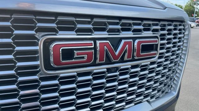 2024 GMC Yukon Denali - Photo 31
