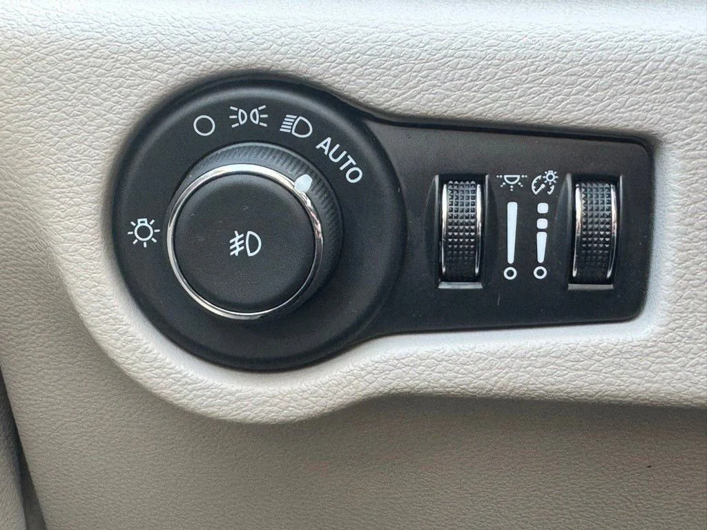 2024 Chrysler Pacifica Touring L - Photo 29