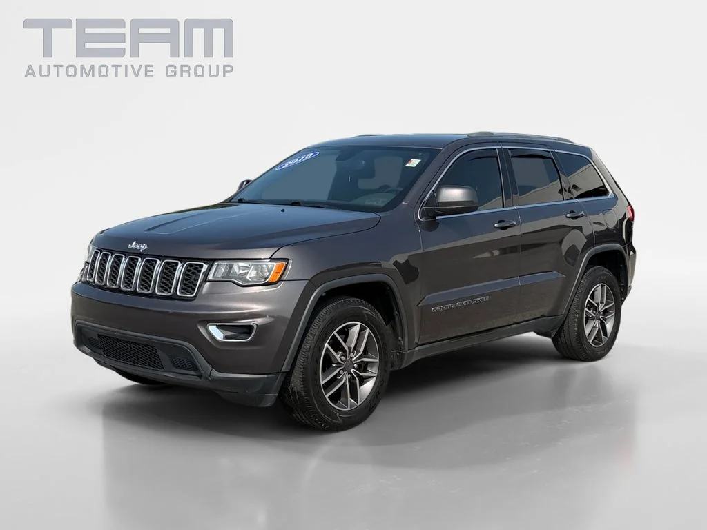 Used 2019 Gray Jeep Laredo E image 3