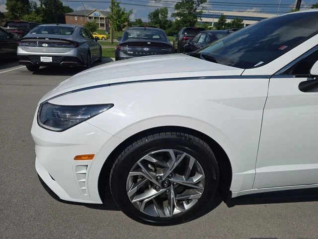 Used 2023 White Hyundai SEL image 10