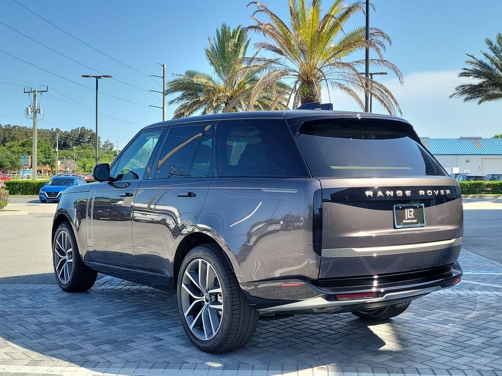 New 2026 Charente Grey LAND ROVER SE image 3