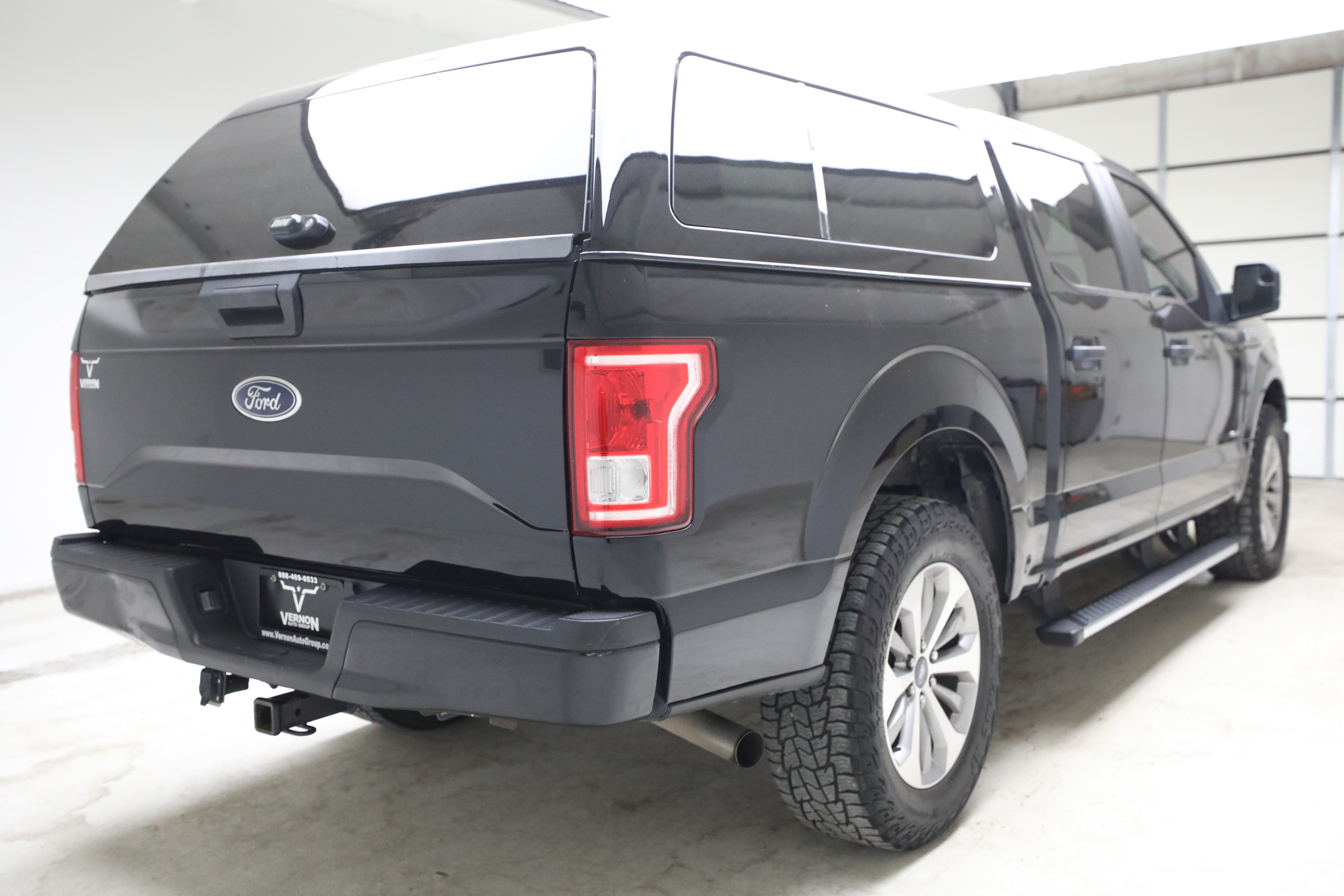 Used 2017 Shadow Black Ford Y image 5