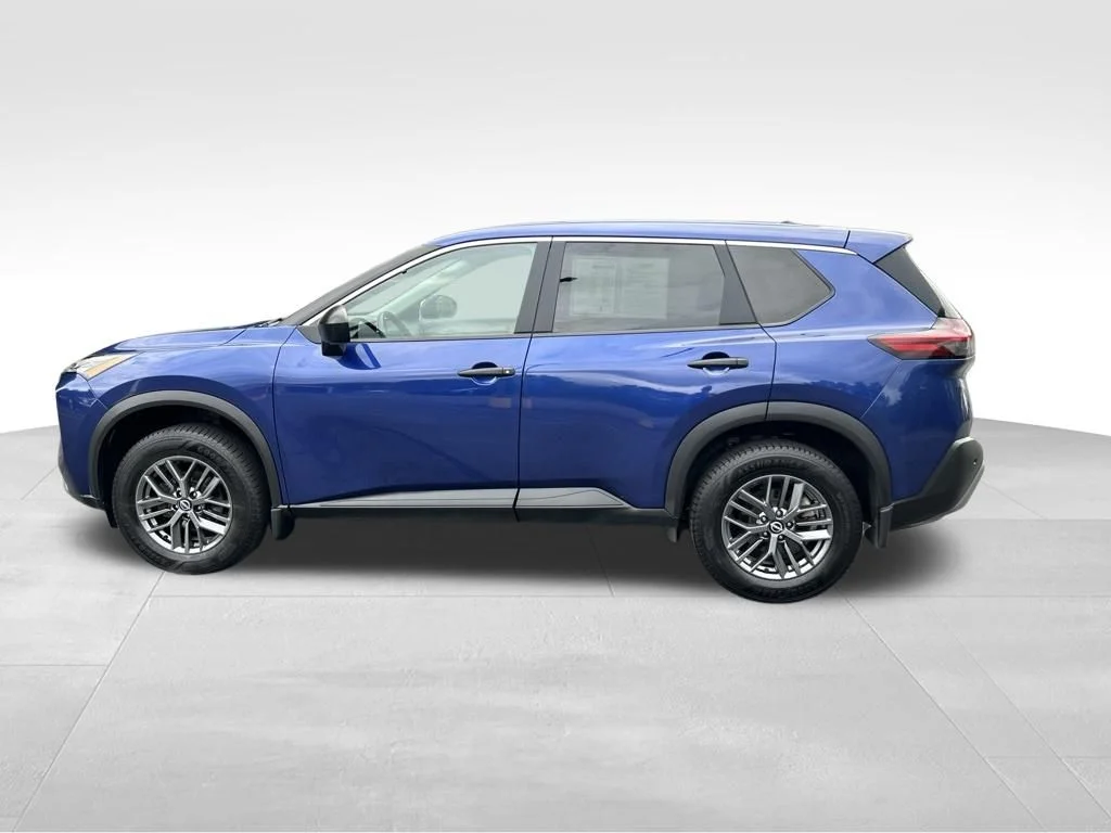Used 2022 Blue Nissan S image 2
