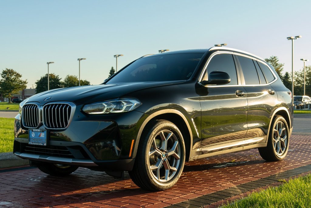 Used 2023 Black Sapphire Metallic BMW xDrive30i image 4