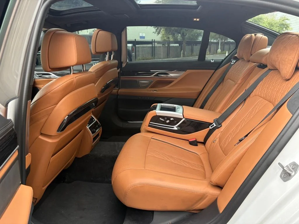 Used 2022 White BMW 750i xDrive image 10