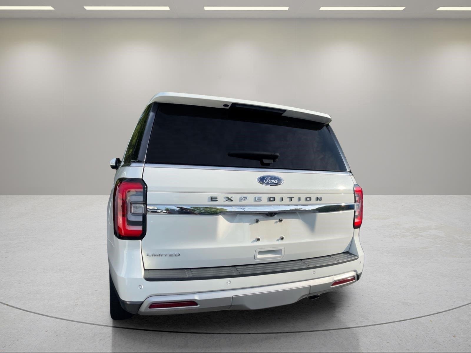 Used 2024 Star White Metallic Tri-Coat Ford Limited image 17