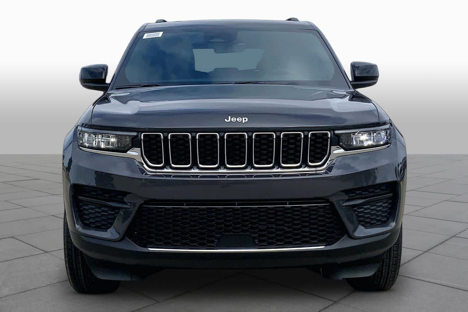 New 2026 Baltic Gray Metallic Clear-Coat Exterior Paint Jeep Laredo X image 3