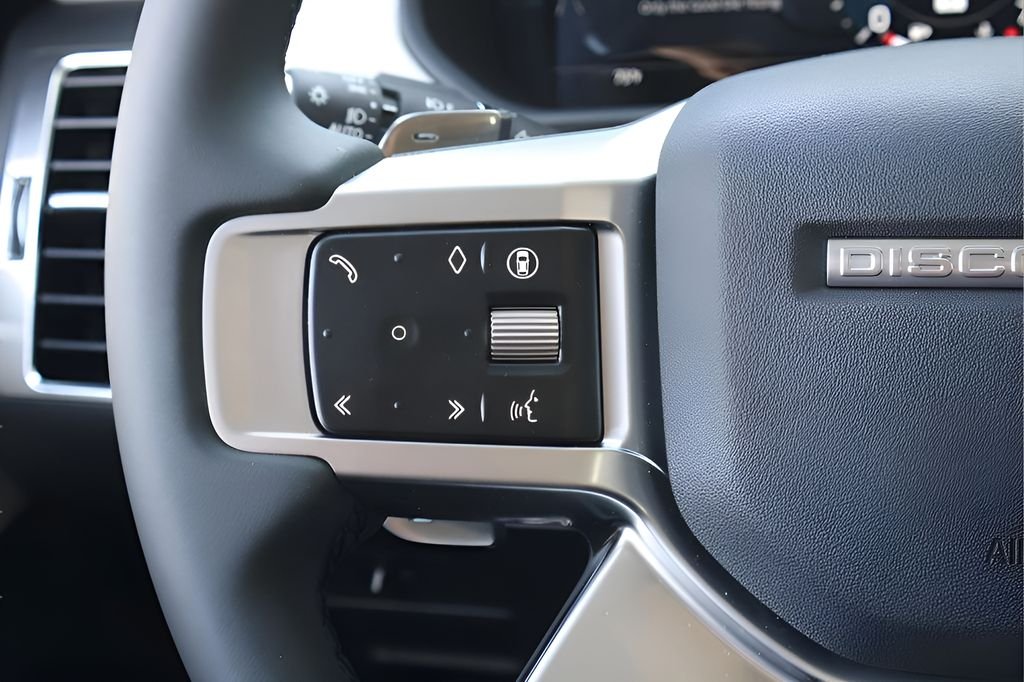 Used 2026 White Land Rover  image 20