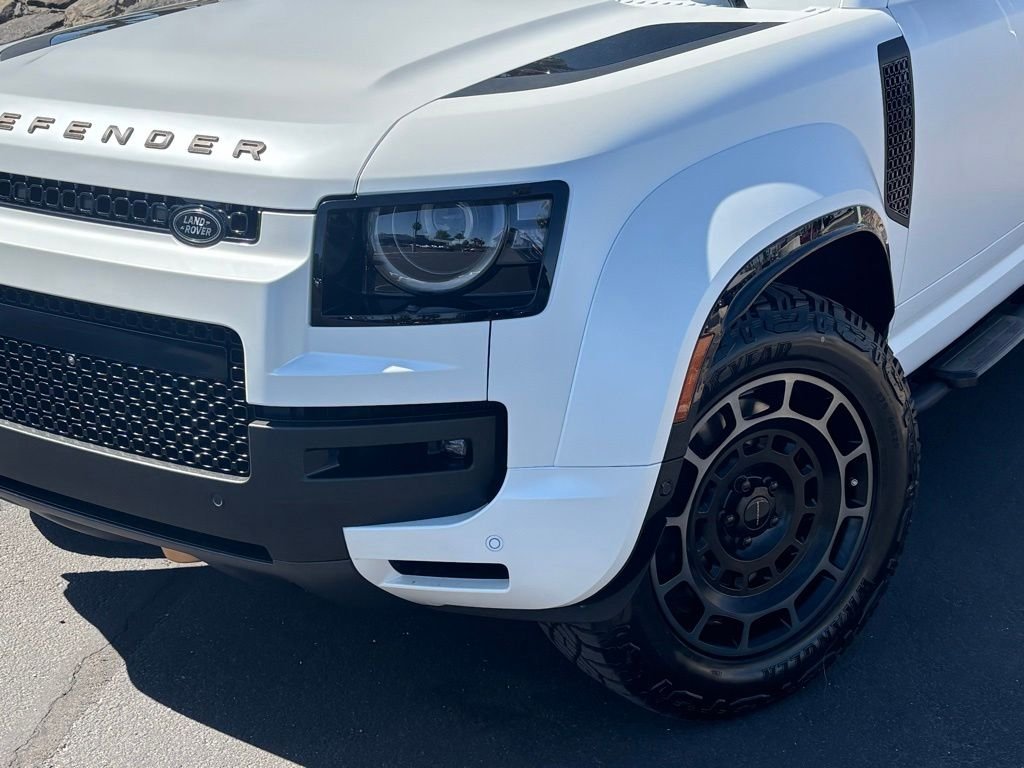 New 2026 Fuji White Land Rover OCTA image 2