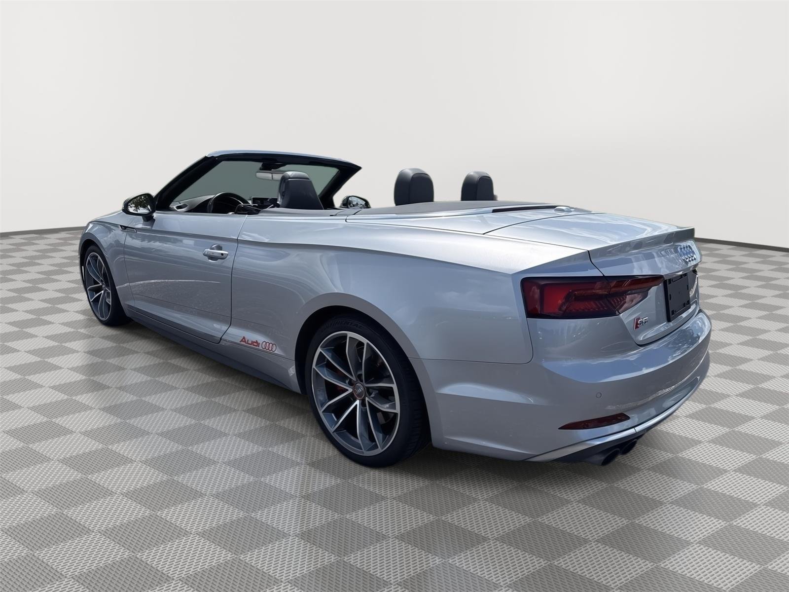 Used 2018 Florett Silver Metallic/Black Roof Audi Prestige image 14