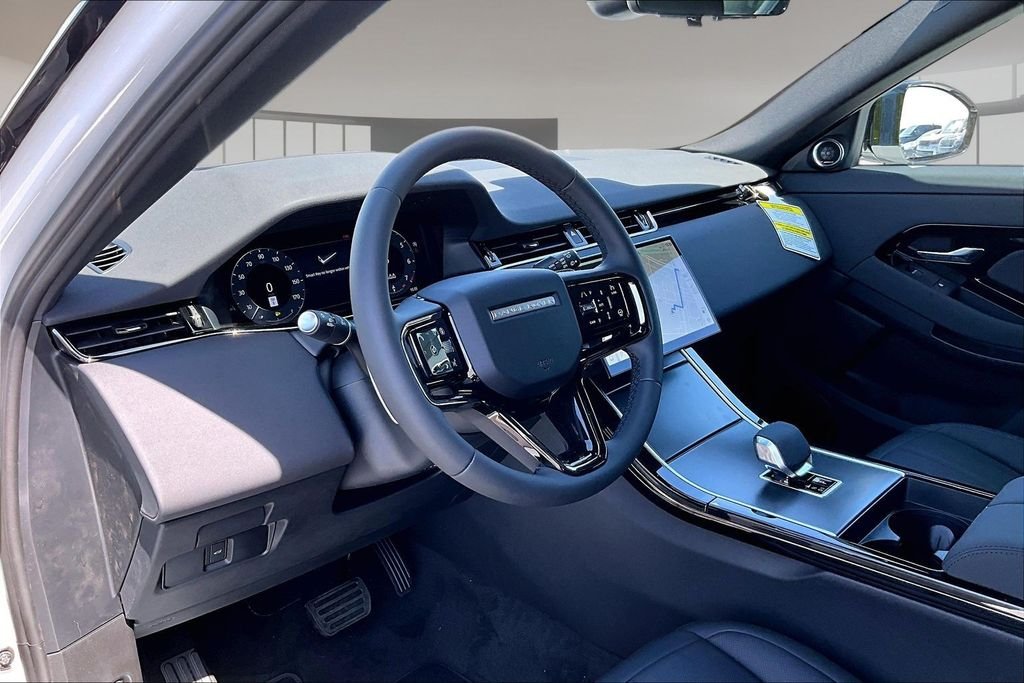 New 2026 FUJI WHITE Land Rover S image 7
