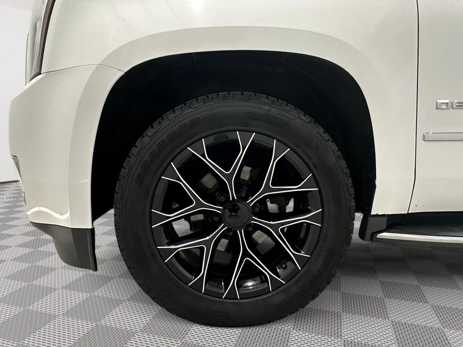 Used 2017 SUMMIT WHITE GMC Denali image 30