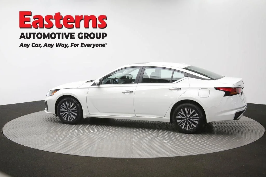 Used 2023 White Nissan 2.5 SV image 64