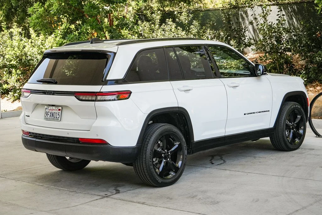 Used 2023 White Jeep Altitude X image 6