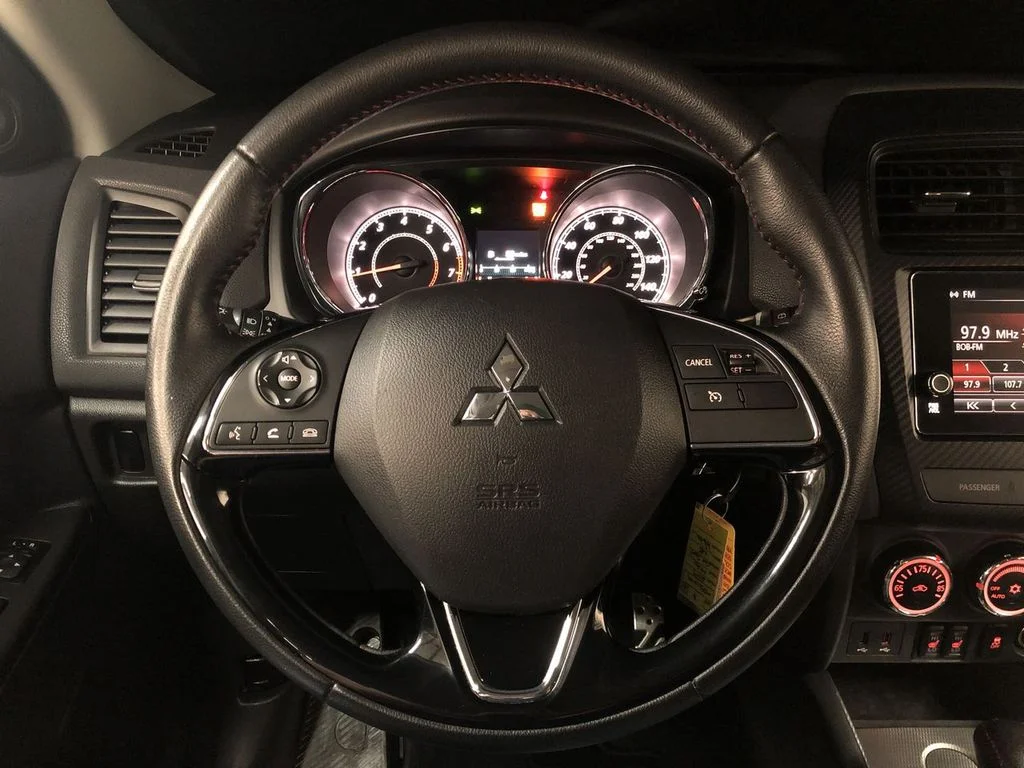 Used 2019 Pearl White Mitsubishi  image 20
