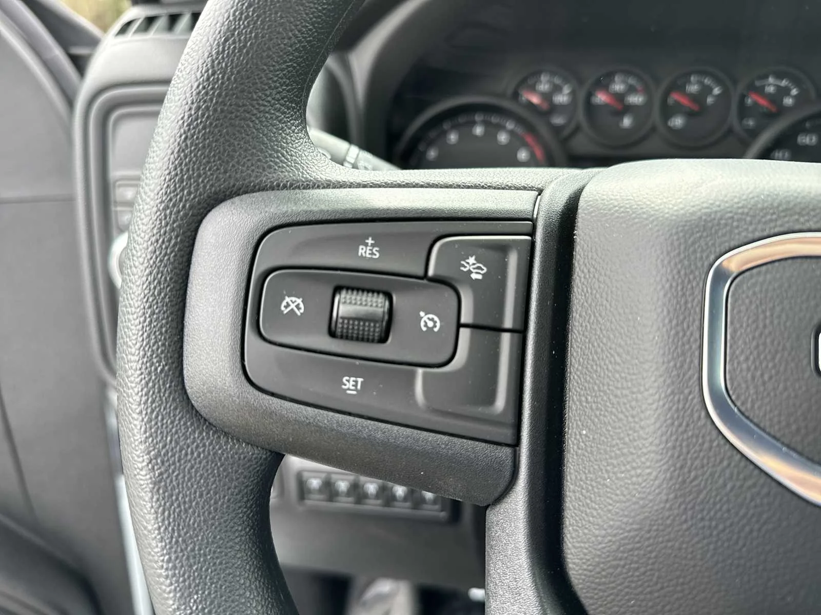 New 2025 Summit White GMC Pro image 25