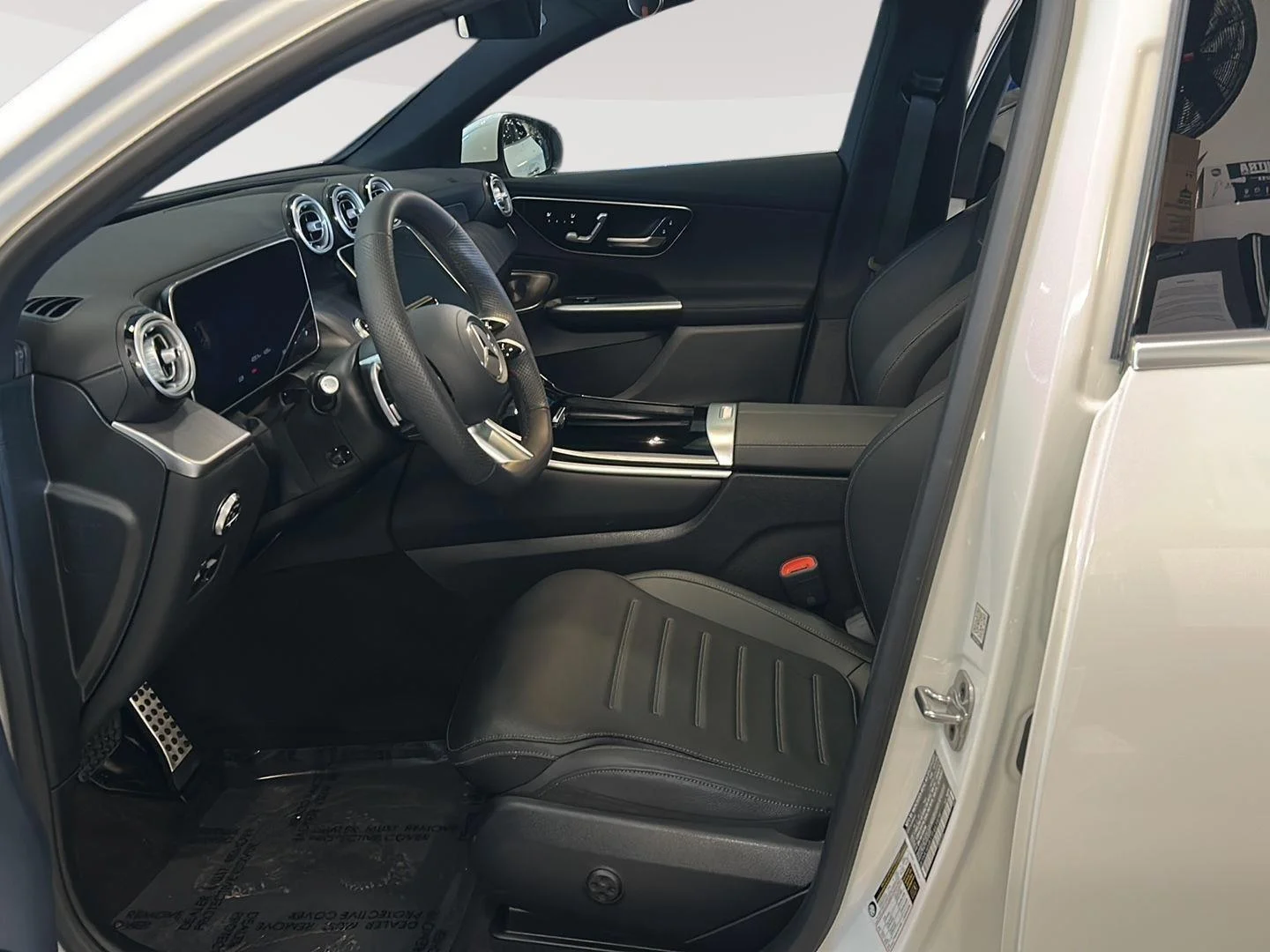 Certified Used 2026 Polar White Mercedes-Benz GLC 300 image 13