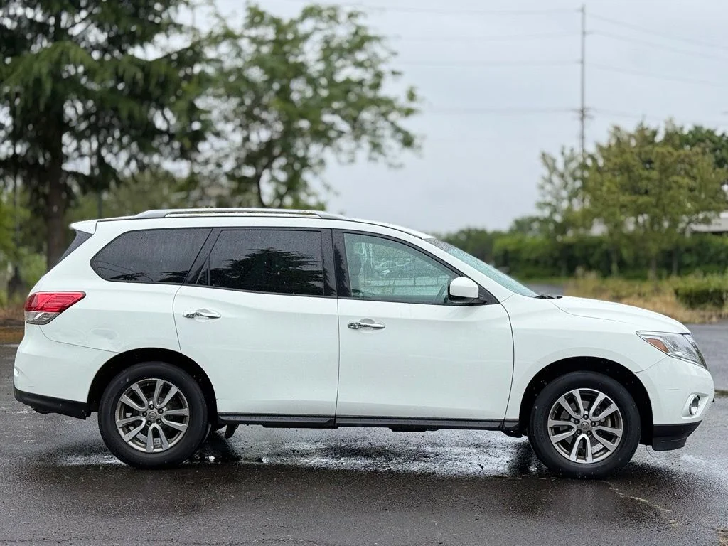 Used 2015 White Nissan SV image 6