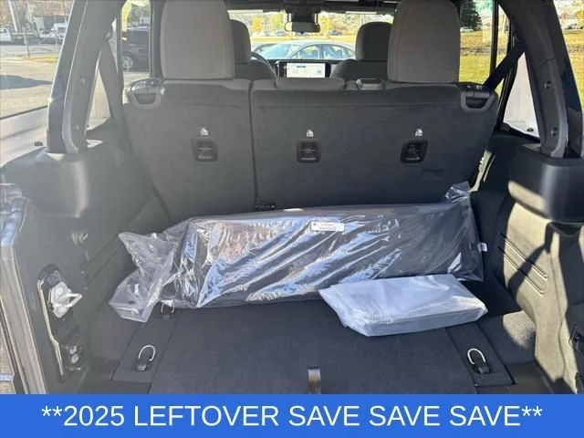 2025 Jeep Wrangler 4-Door Sahara - Photo 24