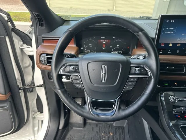 Used 2023 White Lincoln Reserve image 15