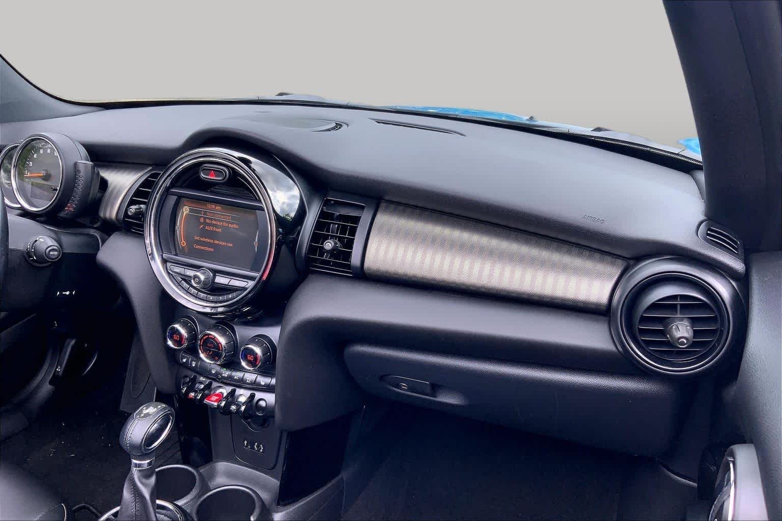 Used 2016 Electric Blue Metallic MINI  image 18