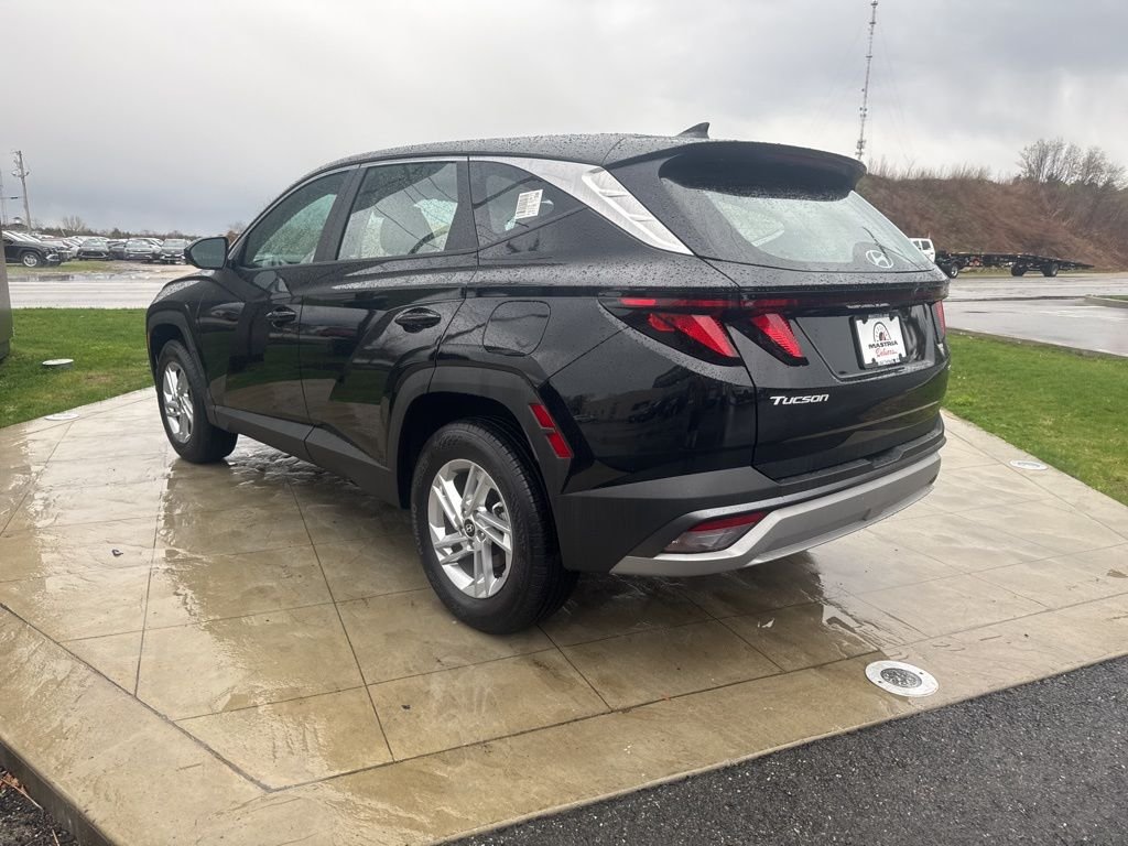 Used 2026 Black Hyundai SE image 5