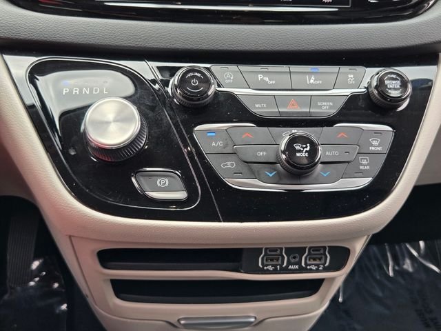 Used 2023 Black Chrysler Touring L image 19