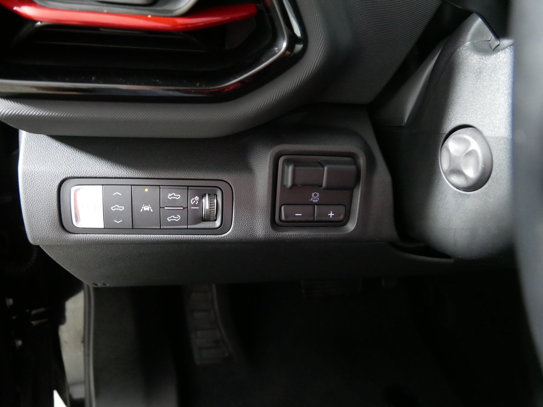 Used 2025 Black Chevrolet RST - Max Range image 26