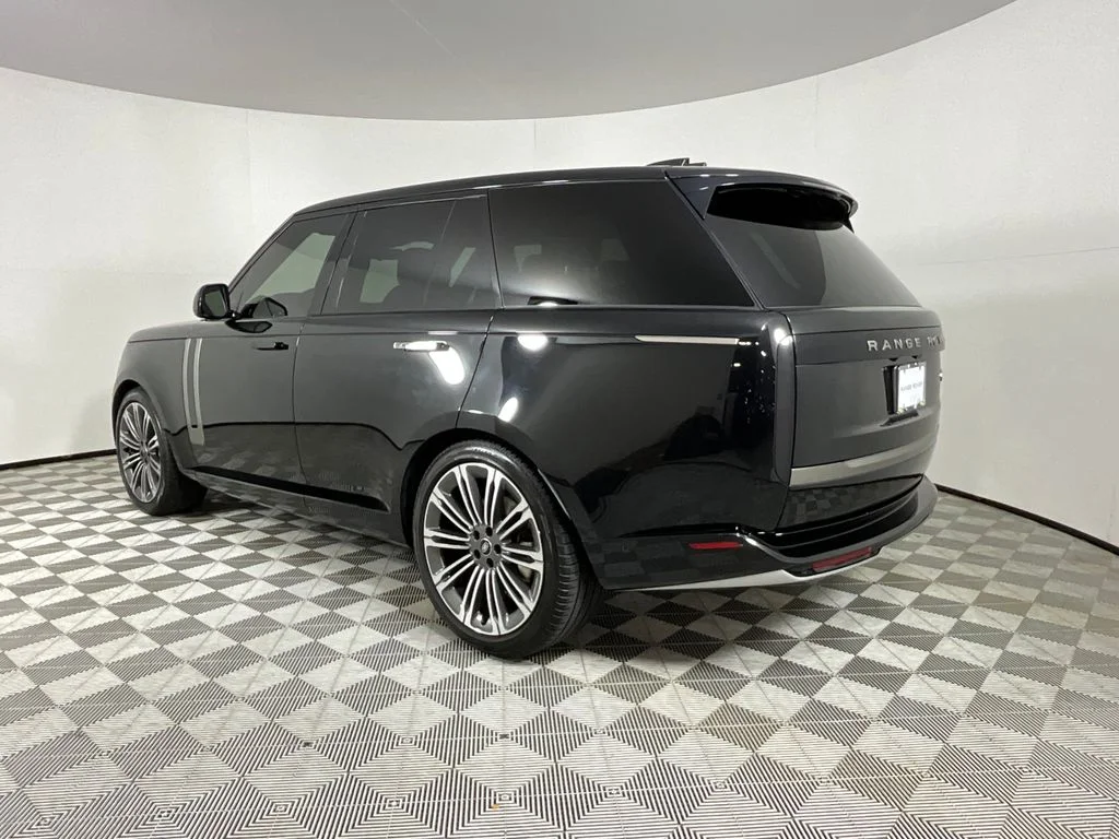 Used 2023 Black Land Rover SE image 3