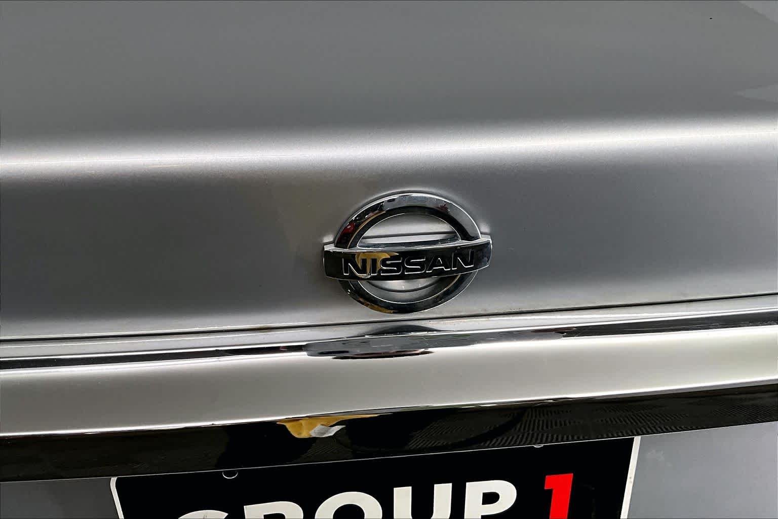Used 2018 Brilliant Silver Nissan Platinum image 30