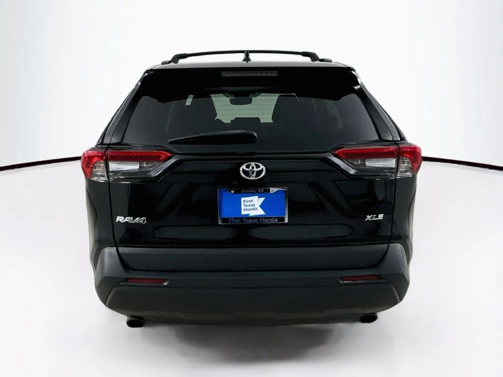 Used 2022 Midnight Black Metallic Toyota XLE Premium image 6