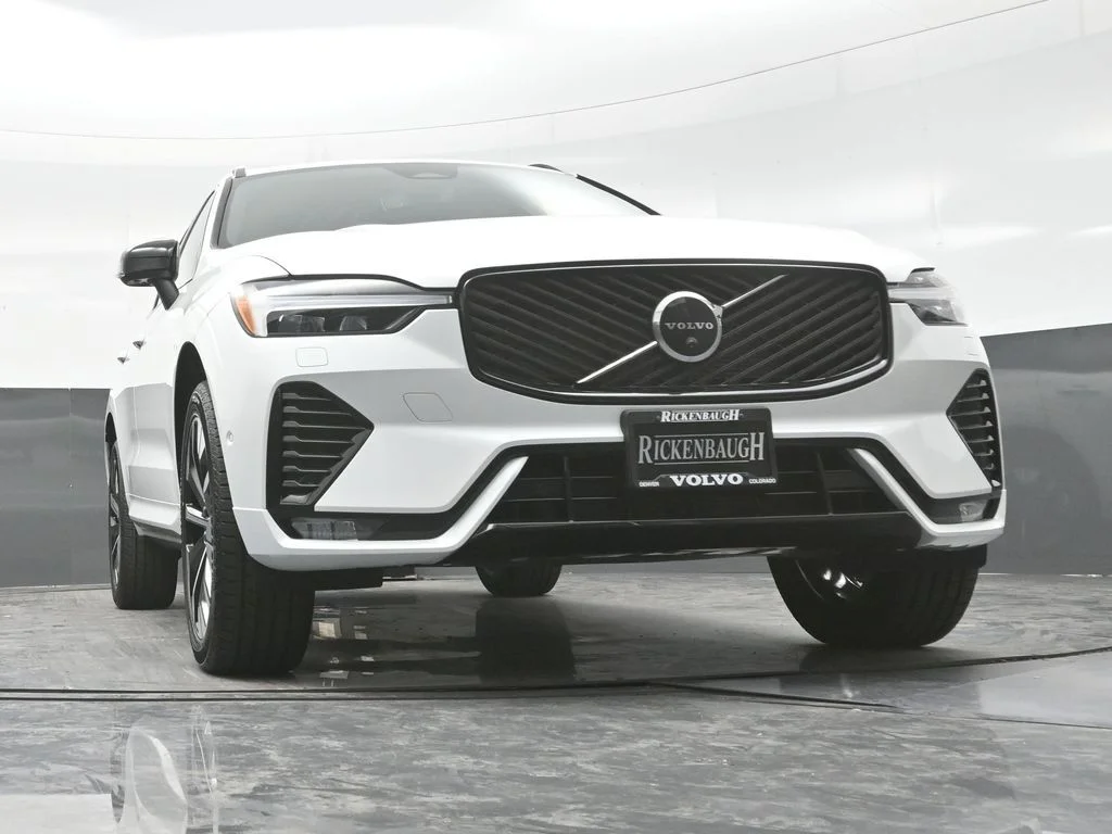 Used 2026 Crystal White Volvo Plus image 23