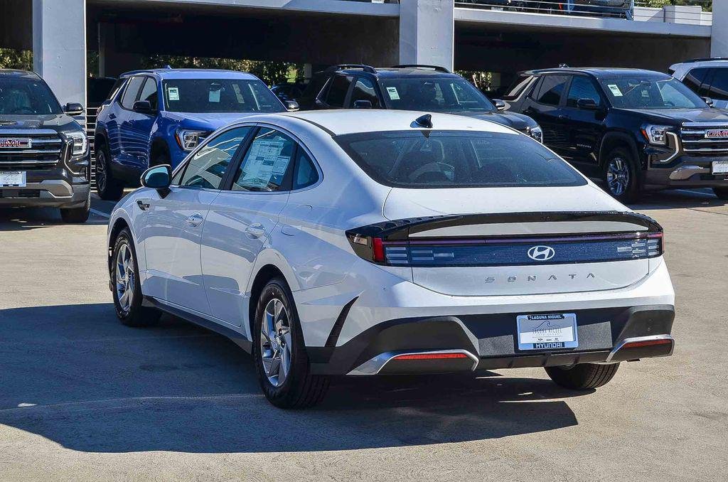 New 2026 White Hyundai SE image 4