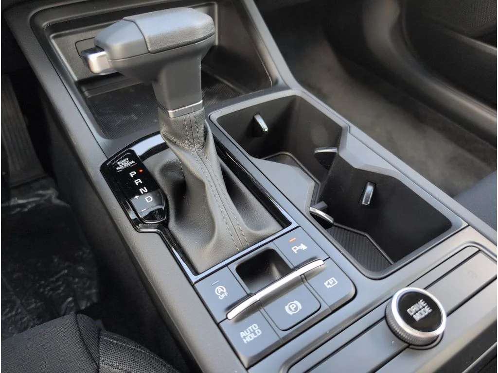 2025 Kia K5 LXS - Photo 19