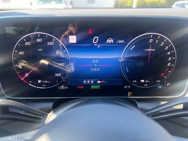 Used 2025  Mercedes-Benz GLC 350e image 3