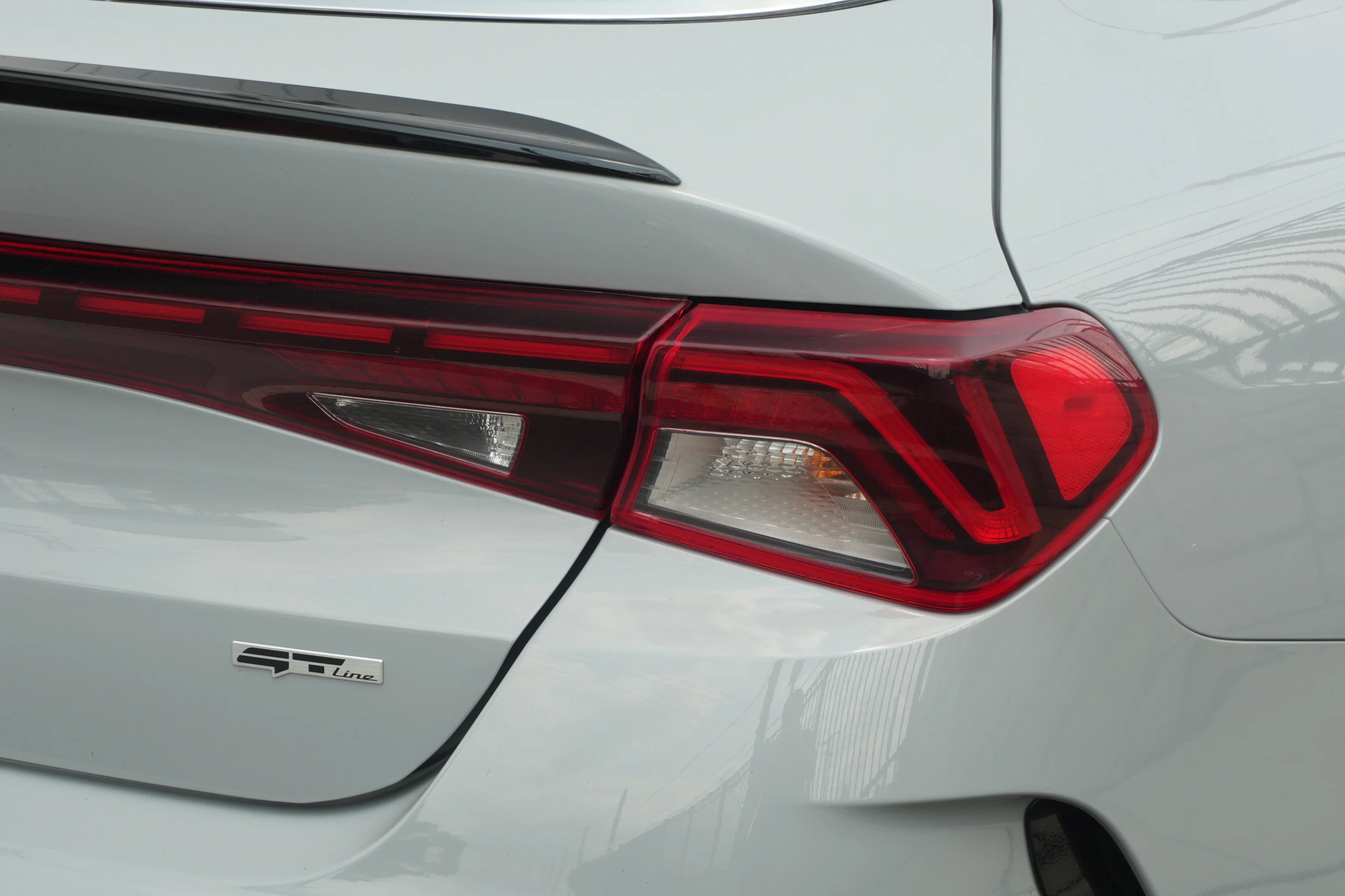 Used 2023 Wolf Gray Kia GT-Line image 40