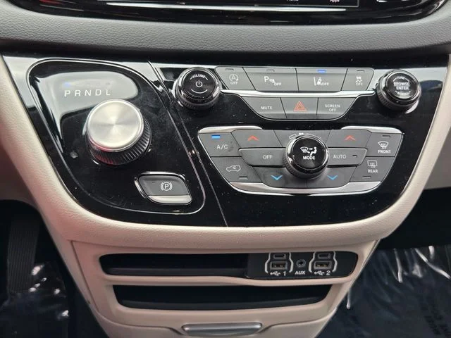 Used 2023 Black Chrysler Touring L image 19