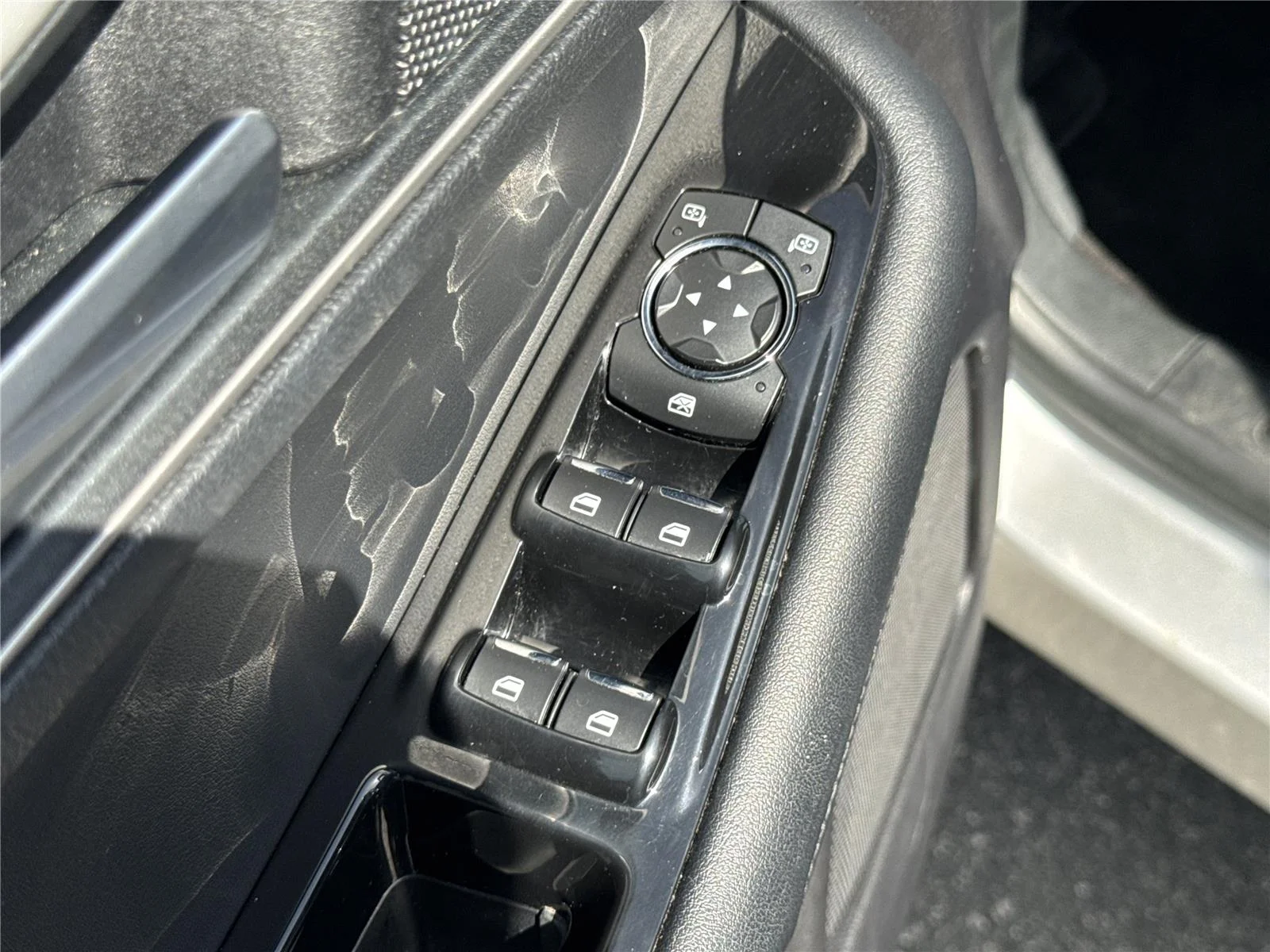 Used 2018 Ingot Silver Ford SEL image 18