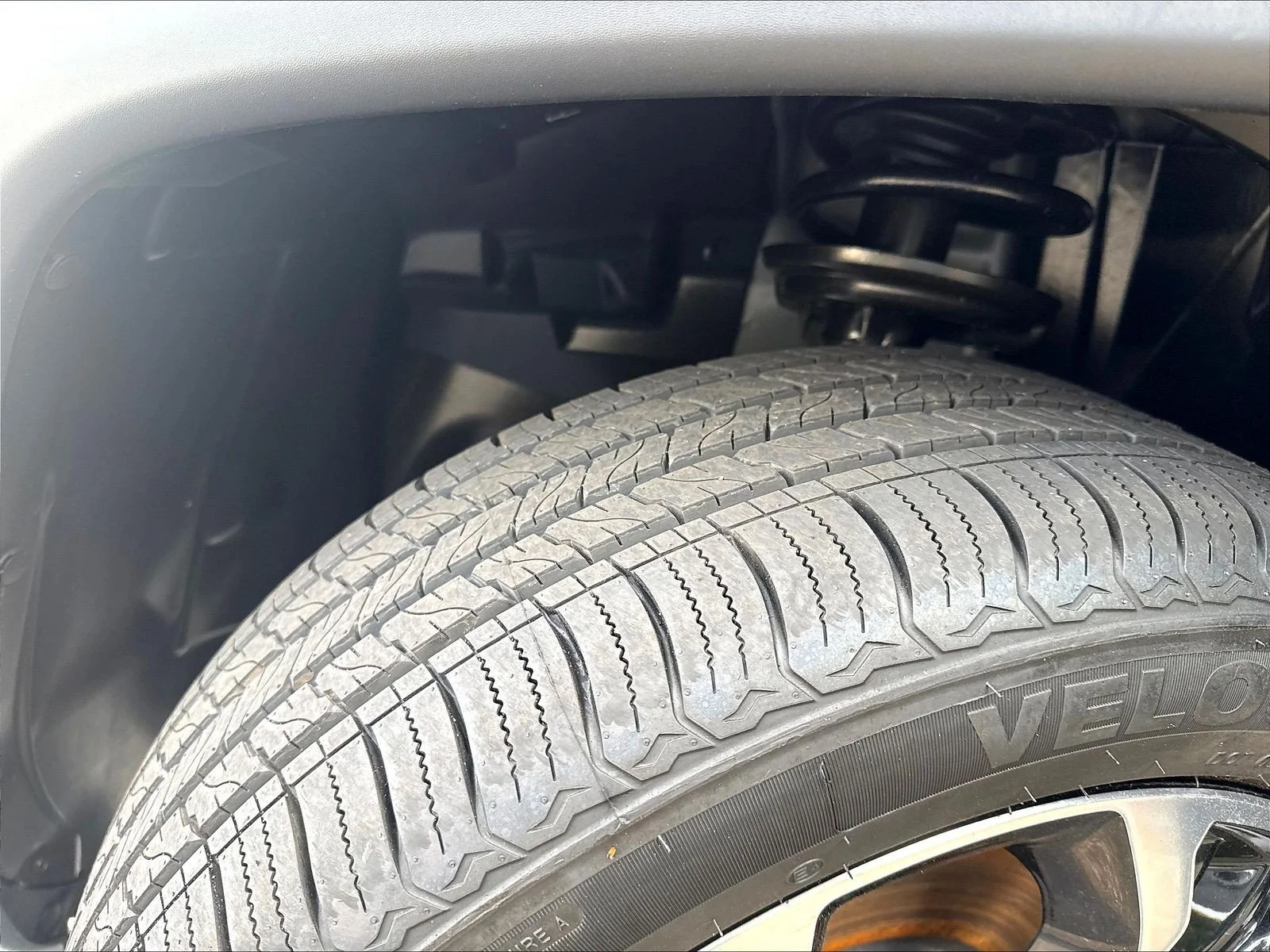 Used 2023 Crystal Metallic Jeep Limited image 36