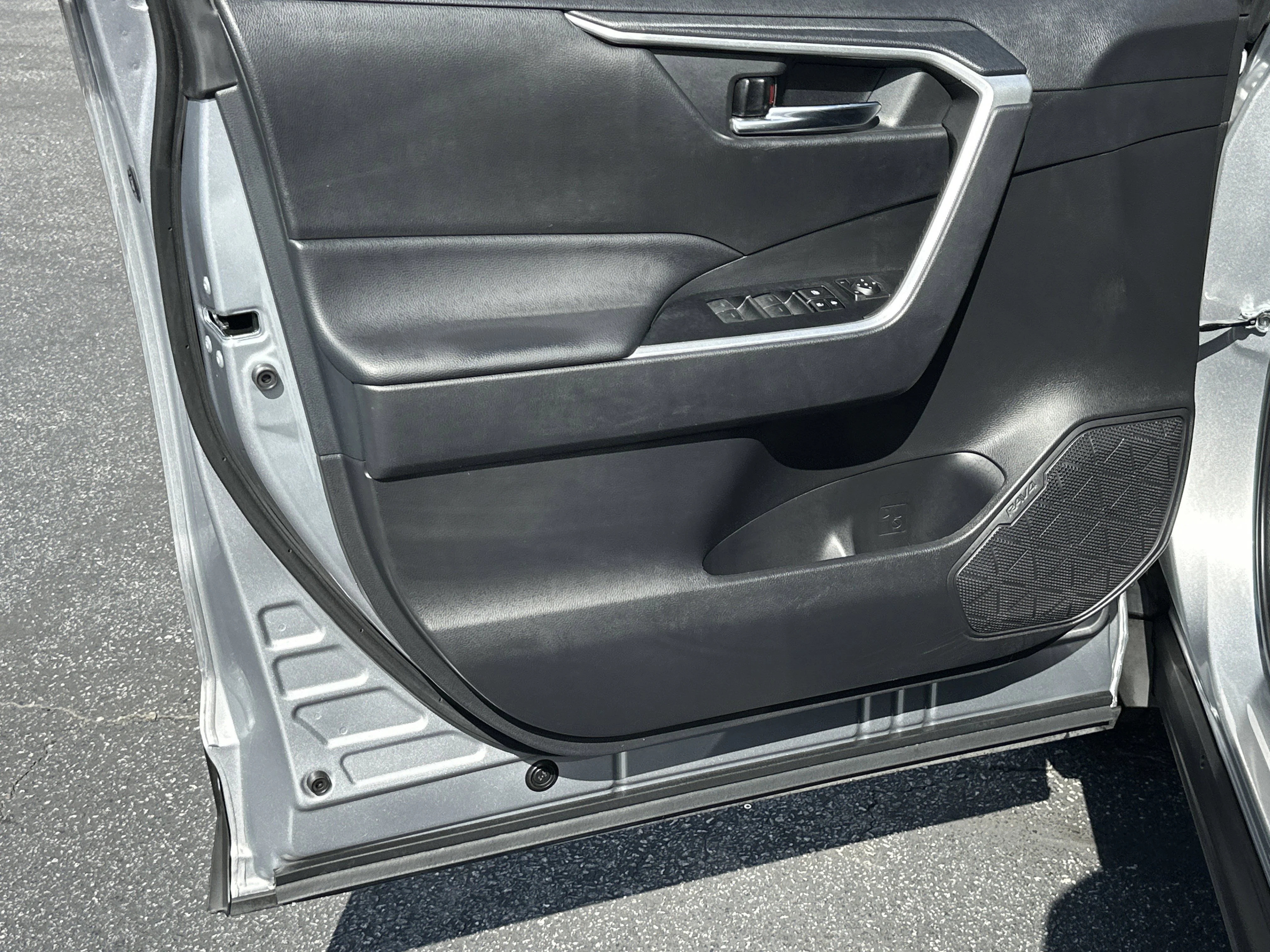 Used 2023 Silver Sky Metallic Toyota XLE image 10