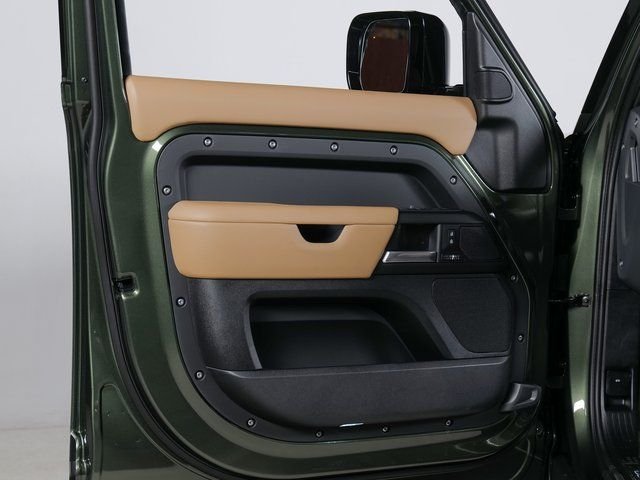 New 2026 Woolstone Green Land Rover X-Dynamic SE image 28