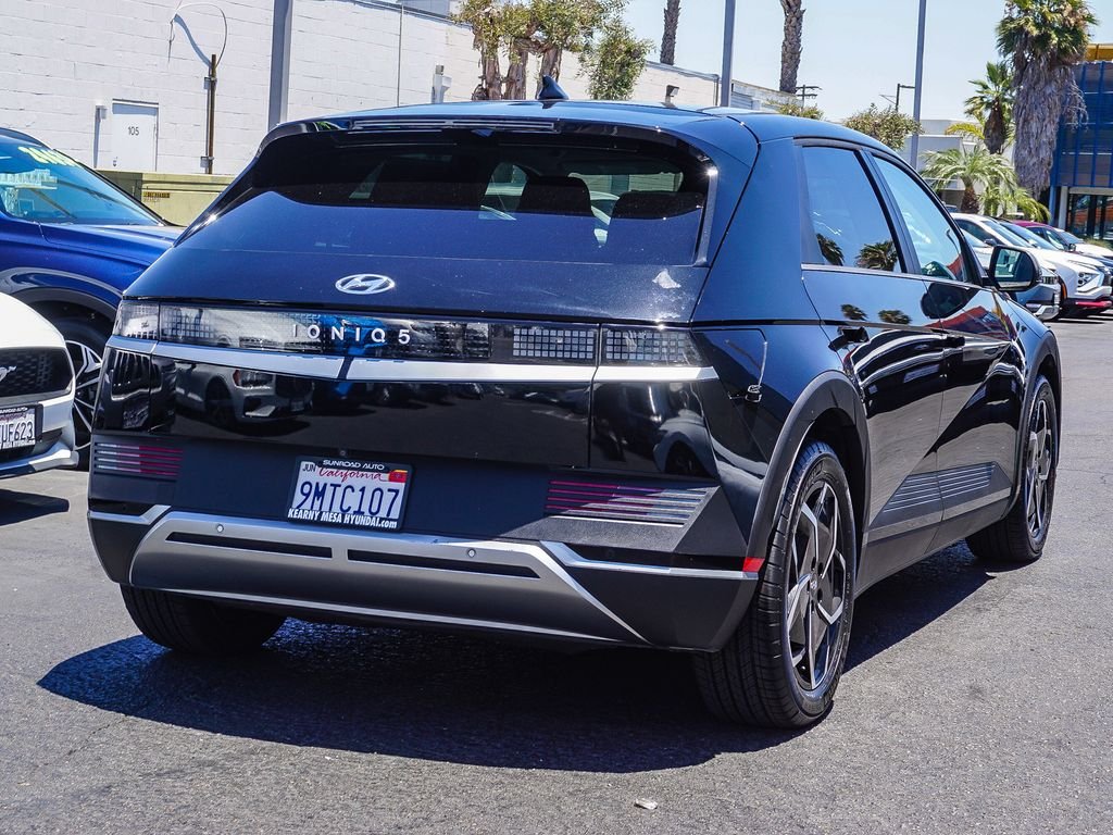 Used 2024 Black Hyundai SEL image 7