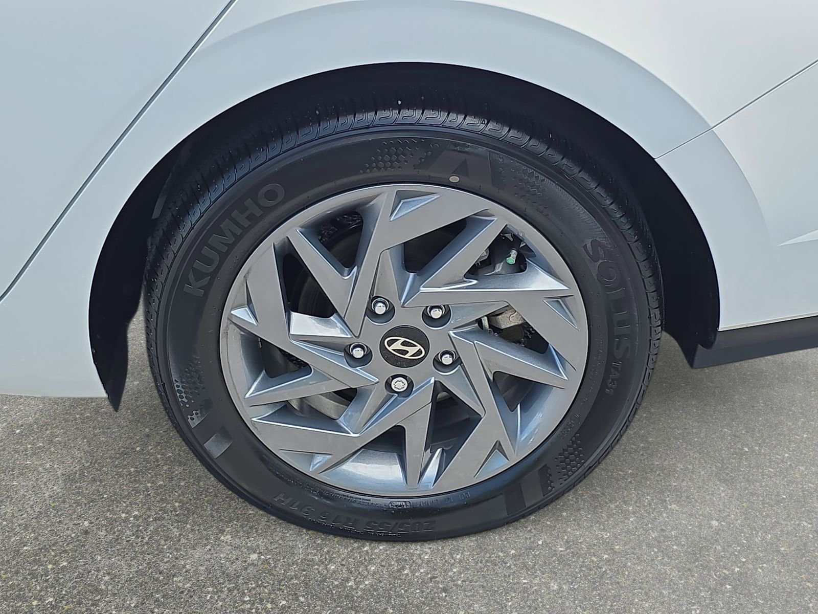 Used 2024 White Hyundai SEL image 32