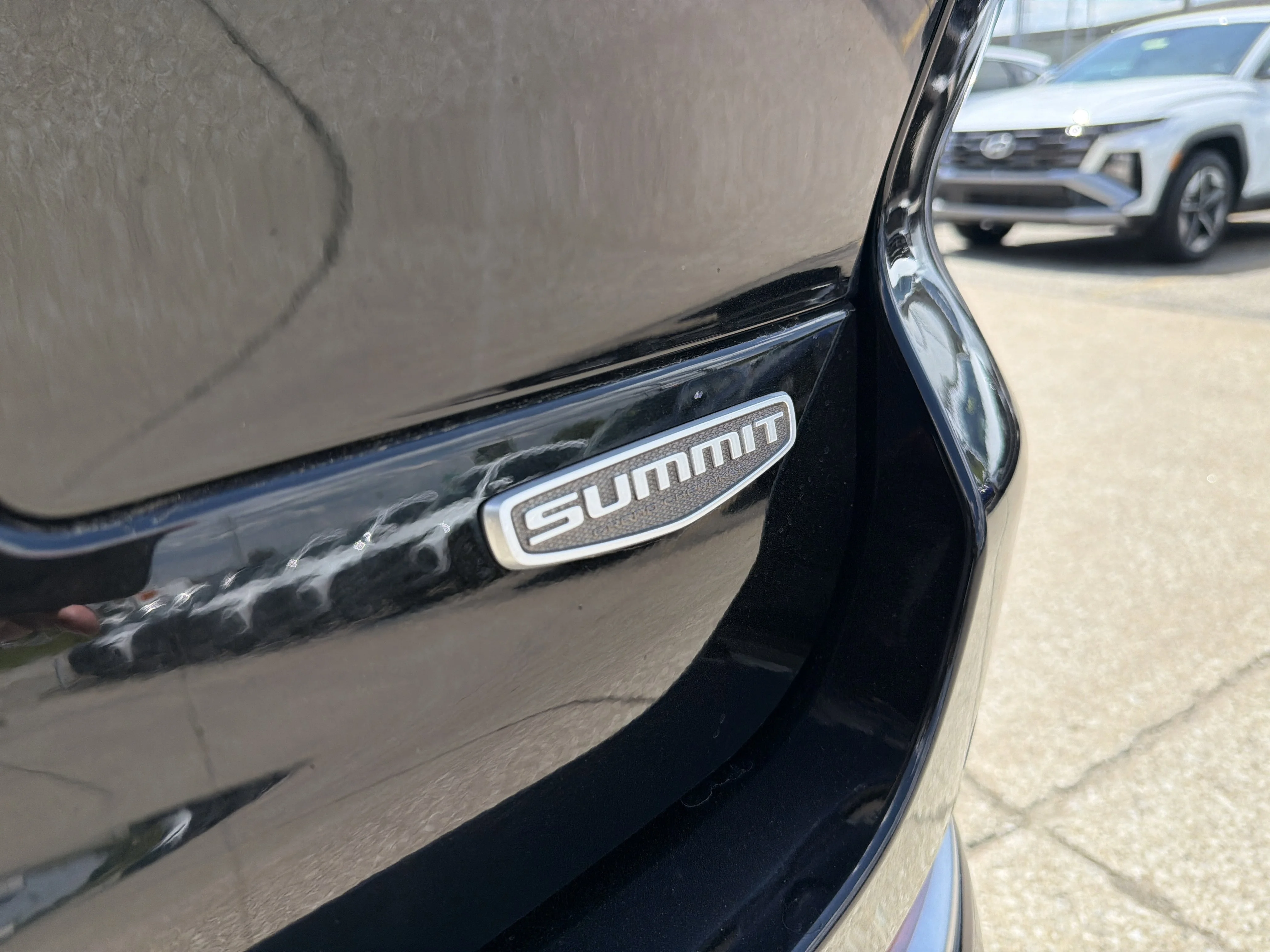 Used 2024 Diamond Black Crystal Pearlcoat Jeep Summit Reserve image 13