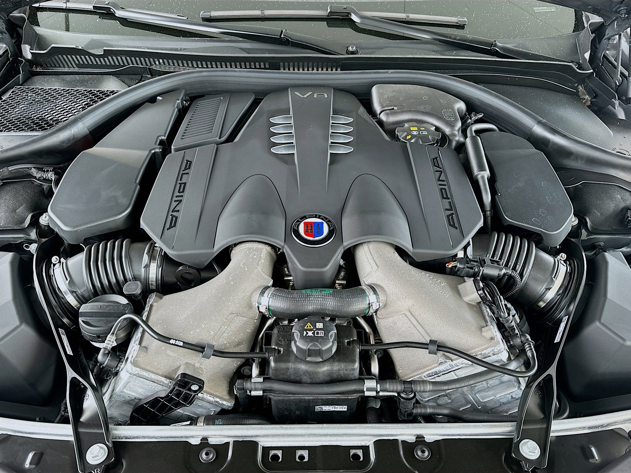 2025 BMW 8 Series Alpina B8 - Photo 24