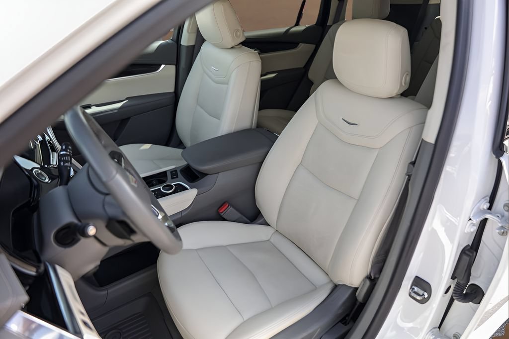 Used 2023 CRYSTAL WHITE TRICOAT Cadillac FWD Premium Luxury image 7